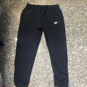 Nike Men’s Standard Fit Cuffed Sweatpants
